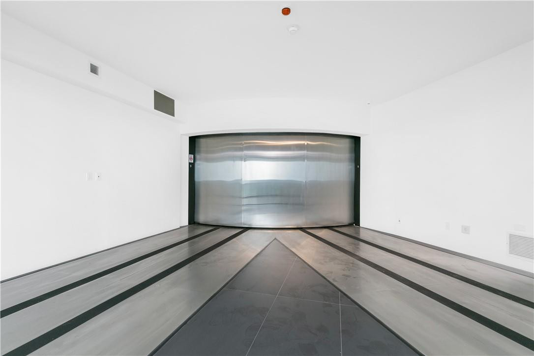 PORSCHE DESIGN TOWER - Residential