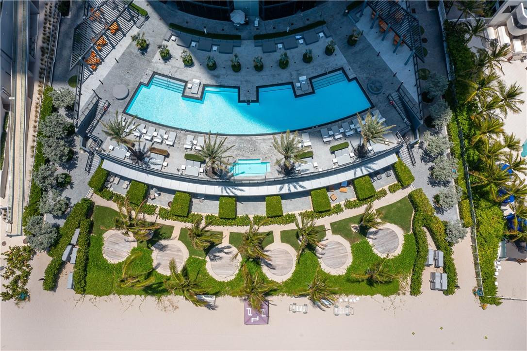 PORSCHE DESIGN TOWER - Residential