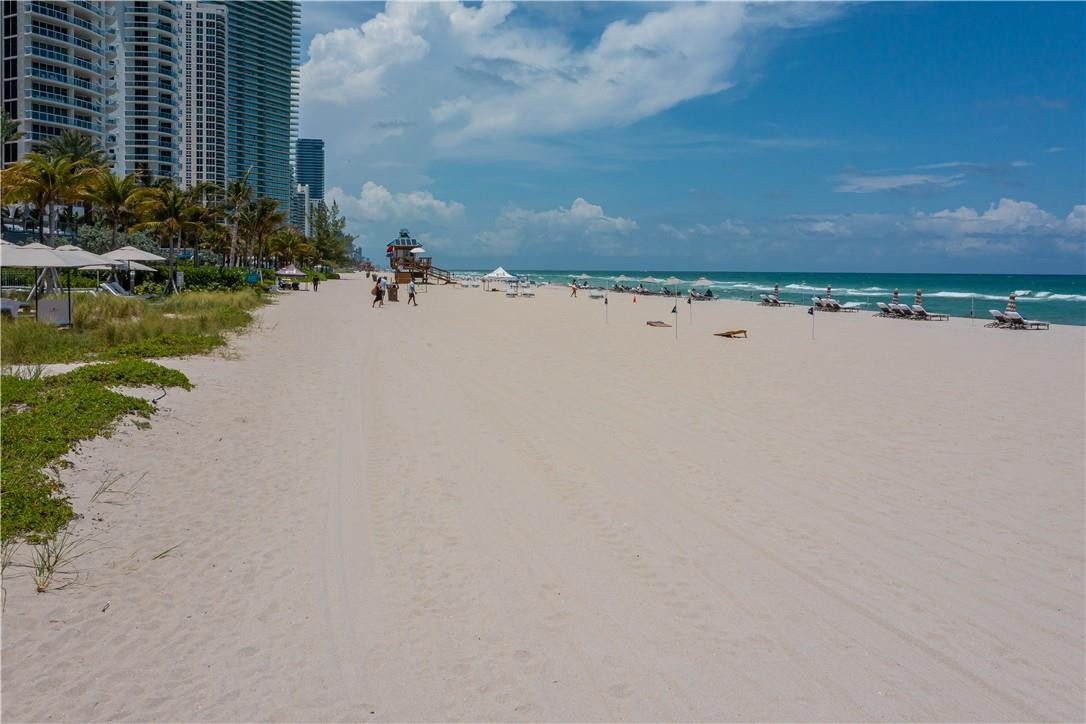 PORSCHE DESIGN TOWER - Residential