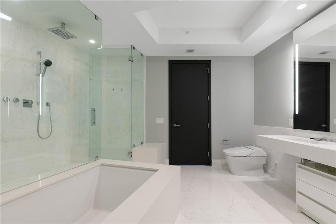 PORSCHE DESIGN TOWER - Residential