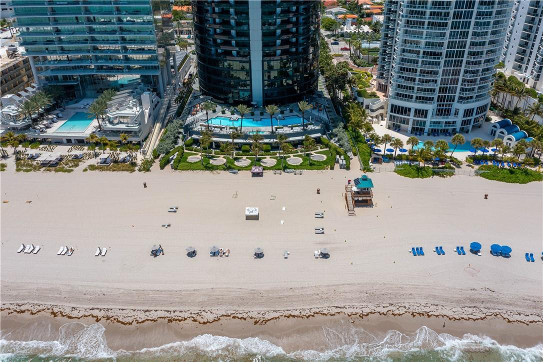 PORSCHE DESIGN TOWER - Residential