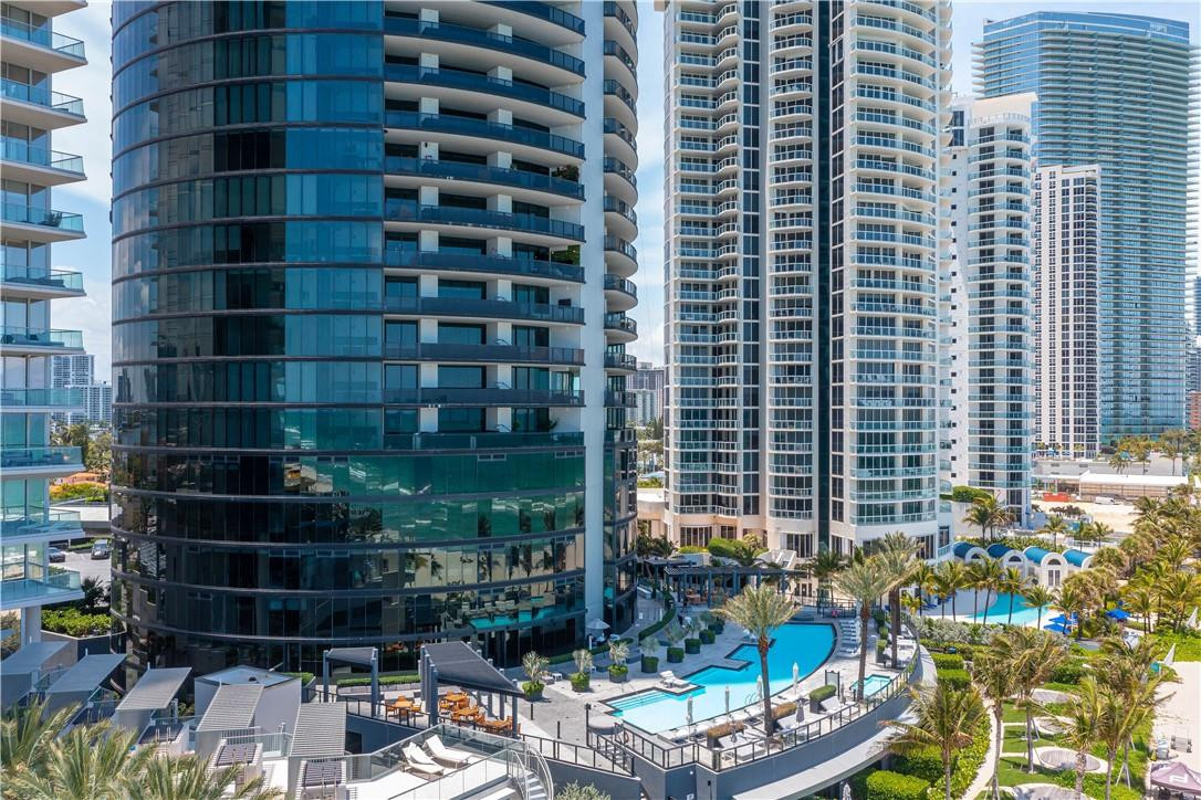 PORSCHE DESIGN TOWER - Residential