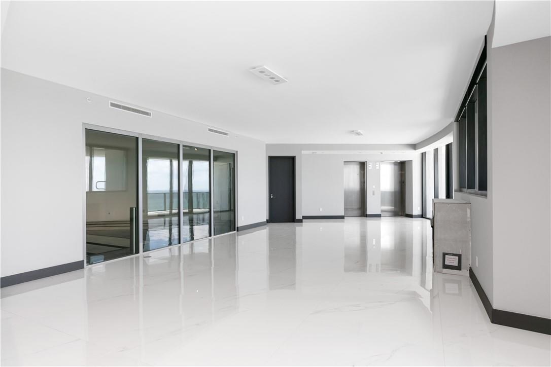 PORSCHE DESIGN TOWER - Residential