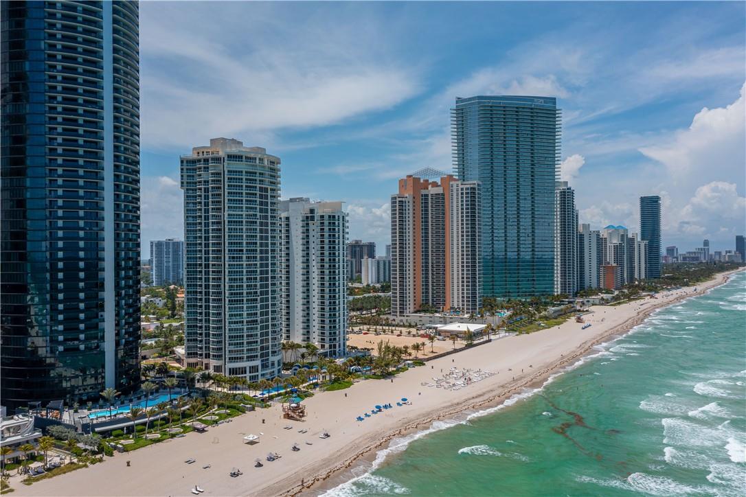 PORSCHE DESIGN TOWER - Residential