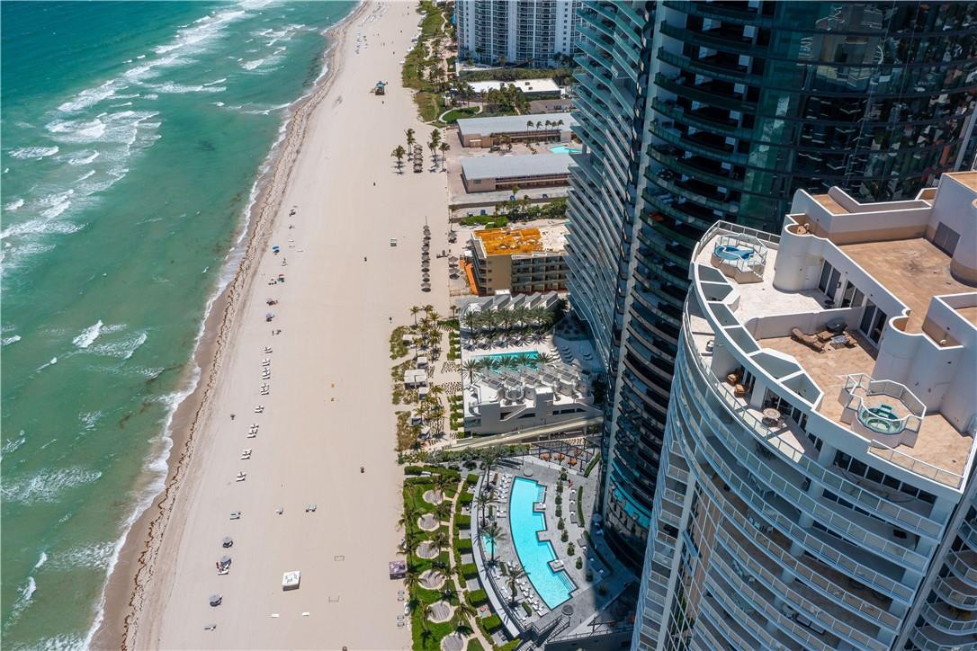 PORSCHE DESIGN TOWER - Residential