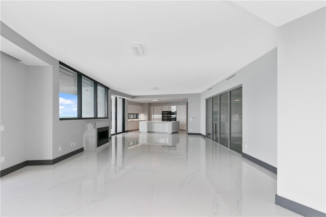 PORSCHE DESIGN TOWER - Residential