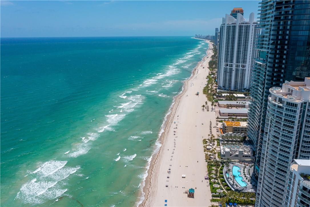 PORSCHE DESIGN TOWER - Residential