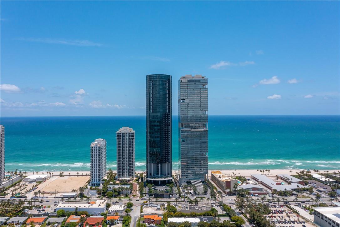 PORSCHE DESIGN TOWER - Residential