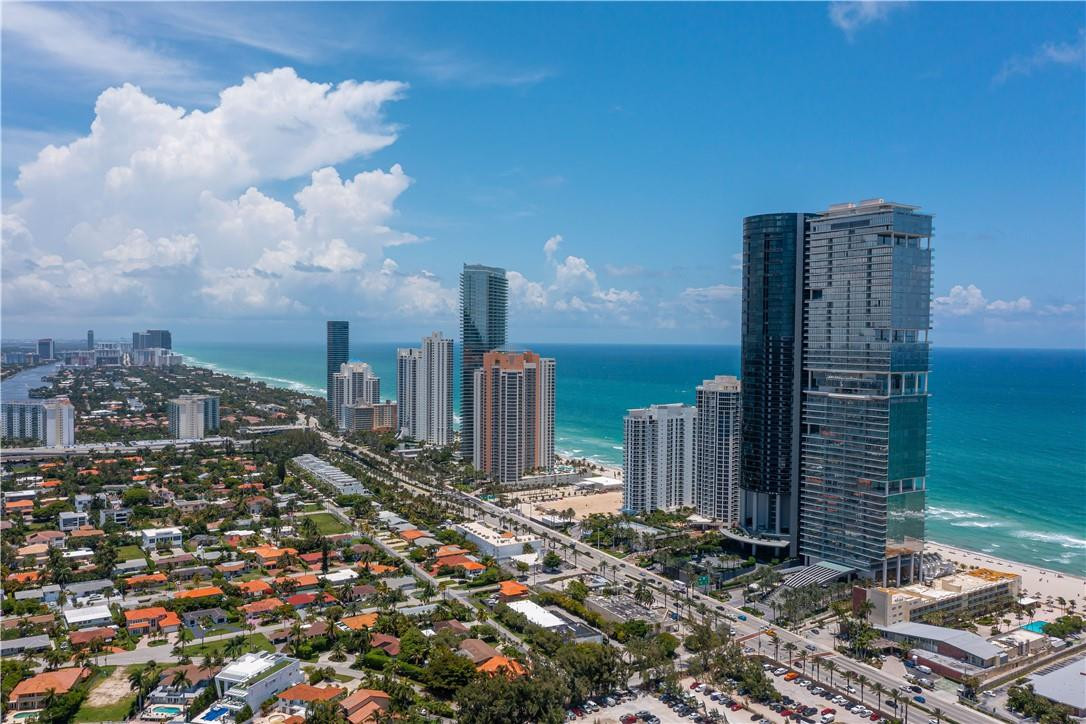 PORSCHE DESIGN TOWER - Residential