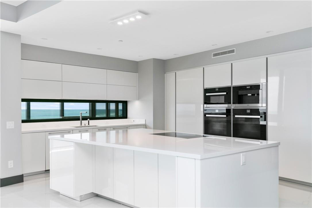 PORSCHE DESIGN TOWER - Residential