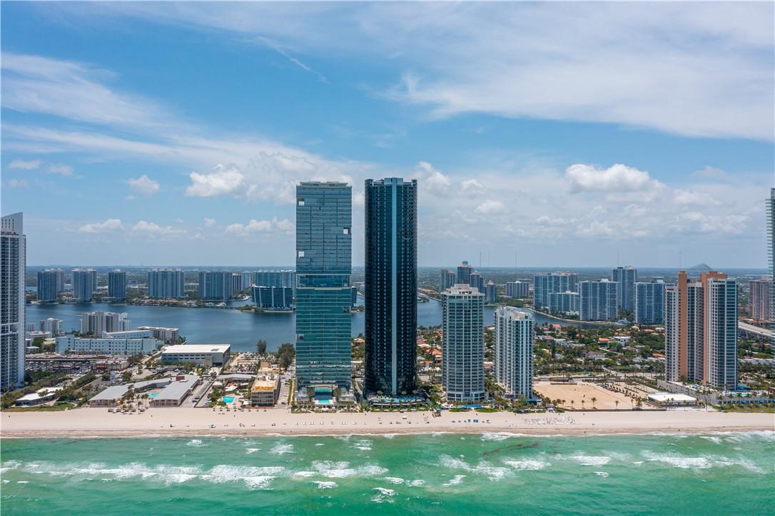 PORSCHE DESIGN TOWER - Residential