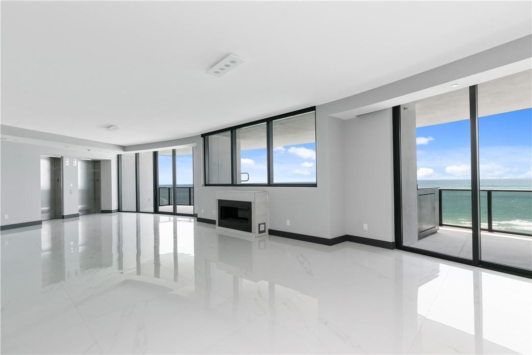 PORSCHE DESIGN TOWER - Residential