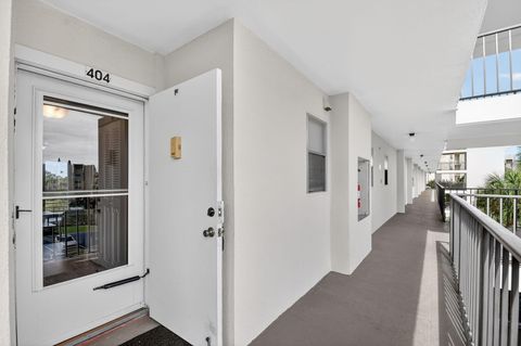 Tiny photo for 3871 Via Poinciana #404, Lake Worth, FL 33467 (MLS # R11159520)