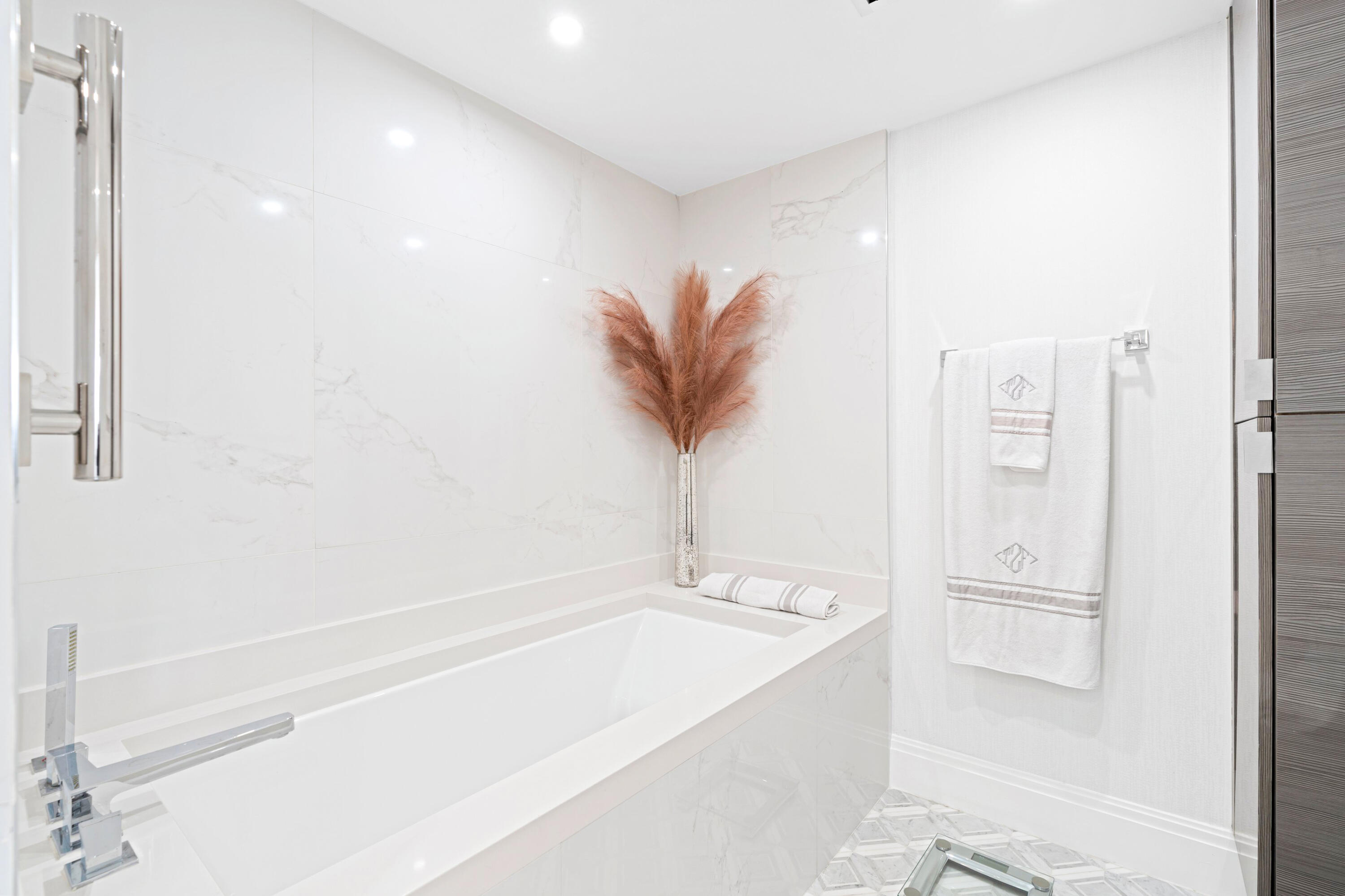 WATERVIEW TOWERS CONDO - Residential