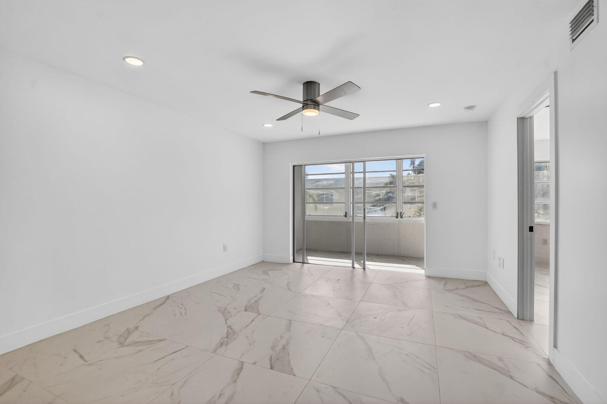 SANDALFOOT SOUTH ONE CONDO PT OF LTS 12, 33 AND 34 - Residential