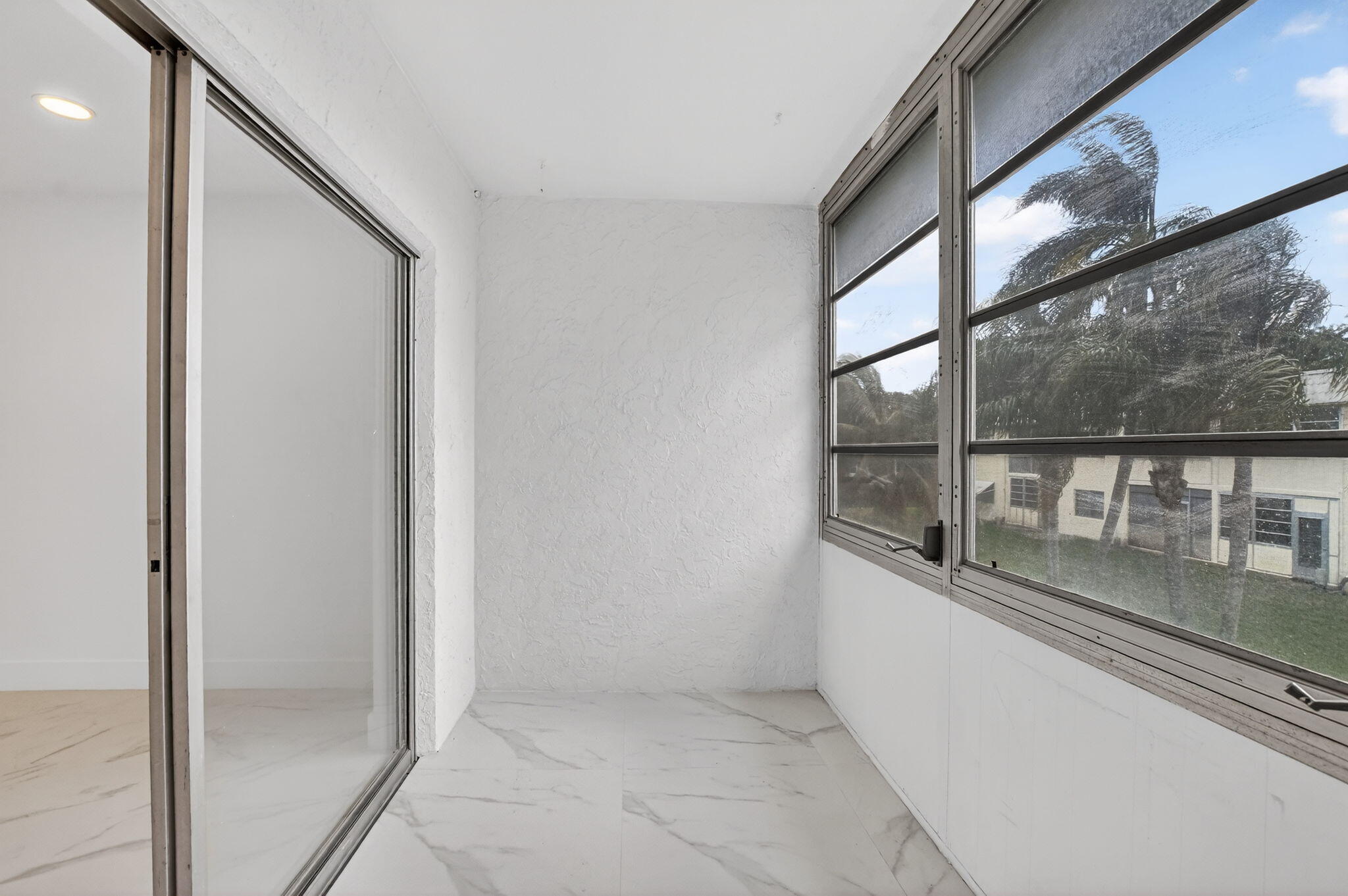 SANDALFOOT SOUTH ONE CONDO PT OF LTS 12, 33 AND 34 - Residential