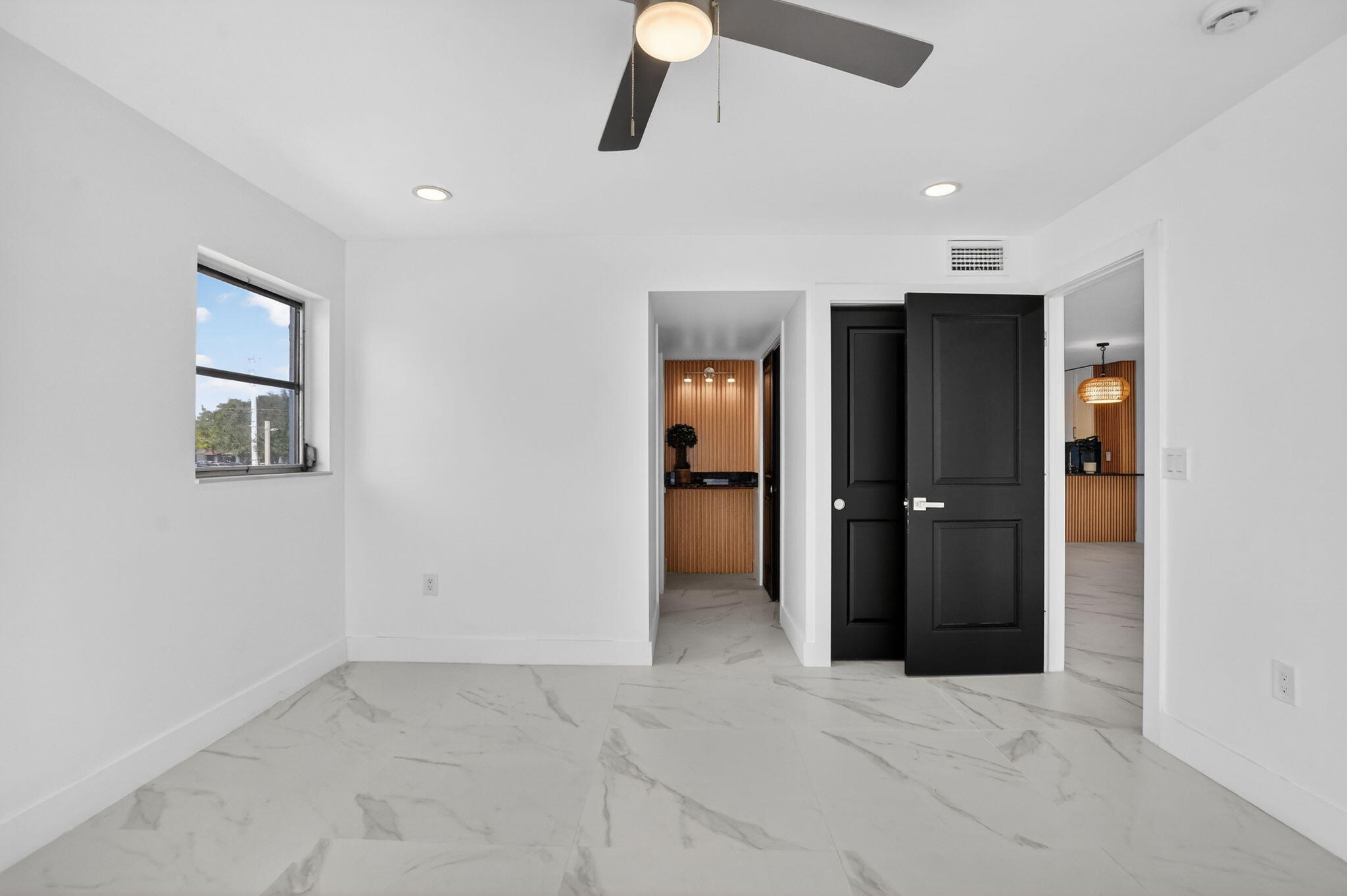 SANDALFOOT SOUTH ONE CONDO PT OF LTS 12, 33 AND 34 - Residential