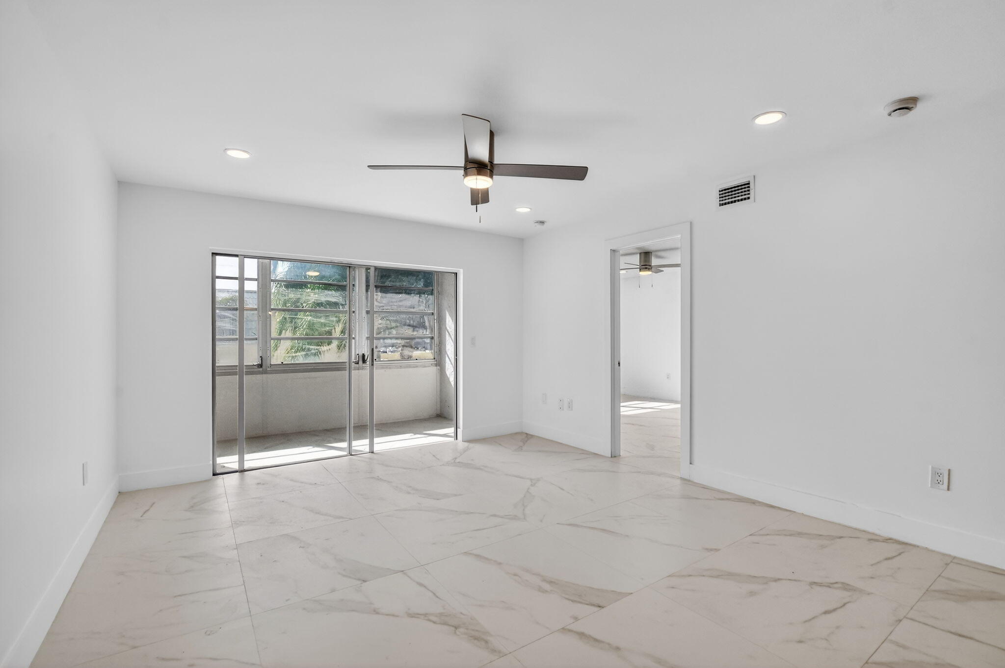 SANDALFOOT SOUTH ONE CONDO PT OF LTS 12, 33 AND 34 - Residential