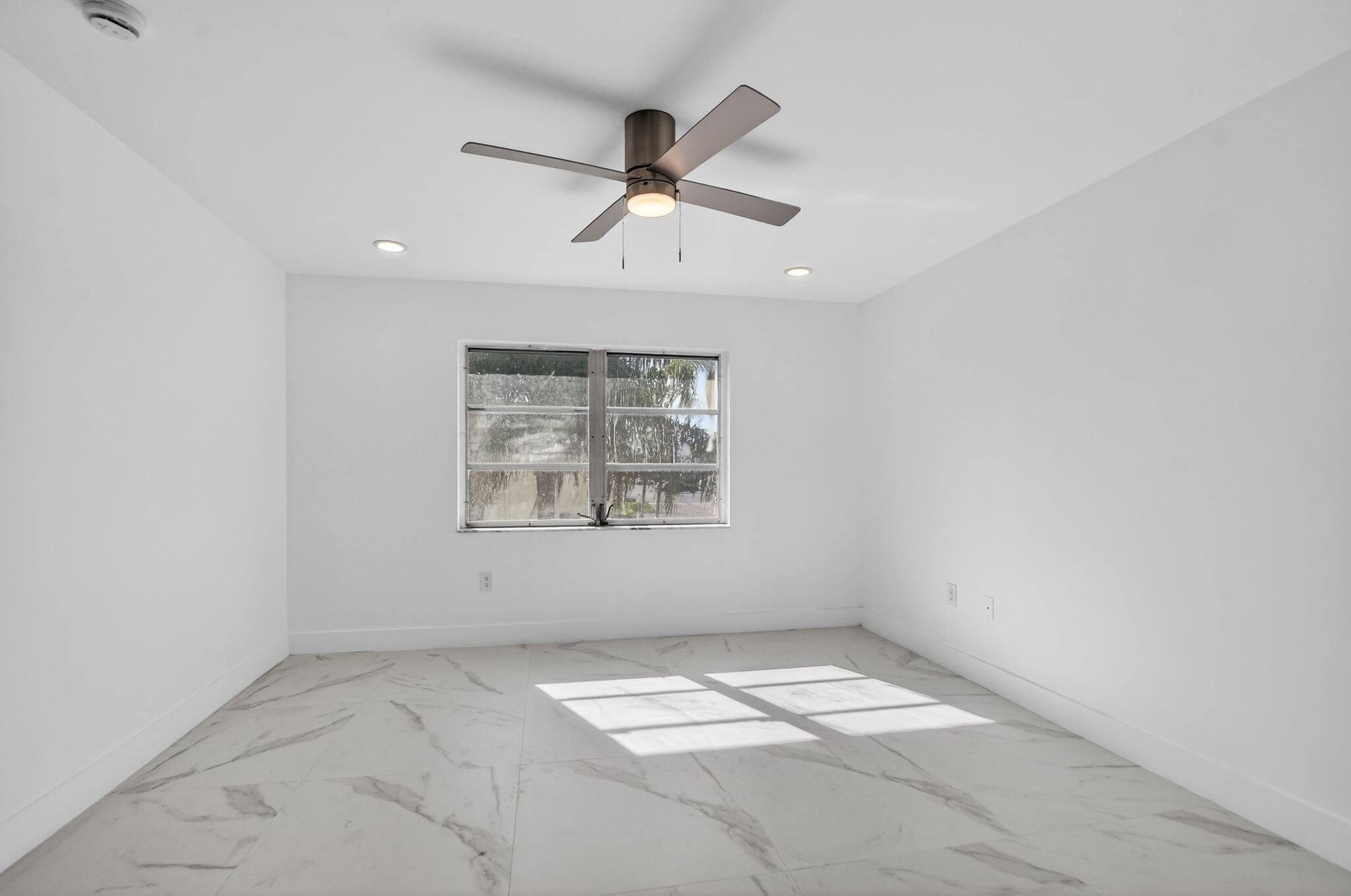 SANDALFOOT SOUTH ONE CONDO PT OF LTS 12, 33 AND 34 - Residential