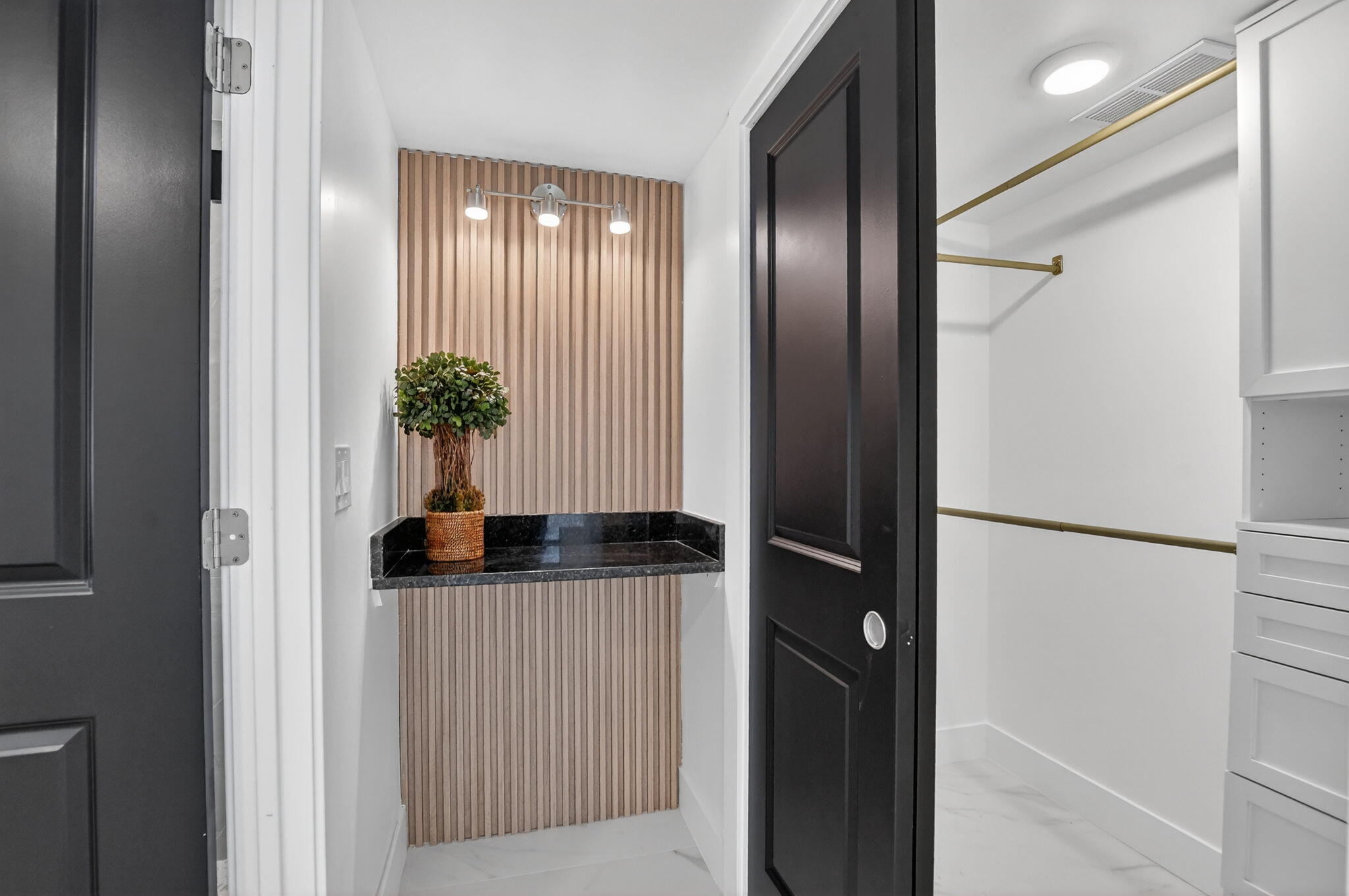 SANDALFOOT SOUTH ONE CONDO PT OF LTS 12, 33 AND 34 - Residential