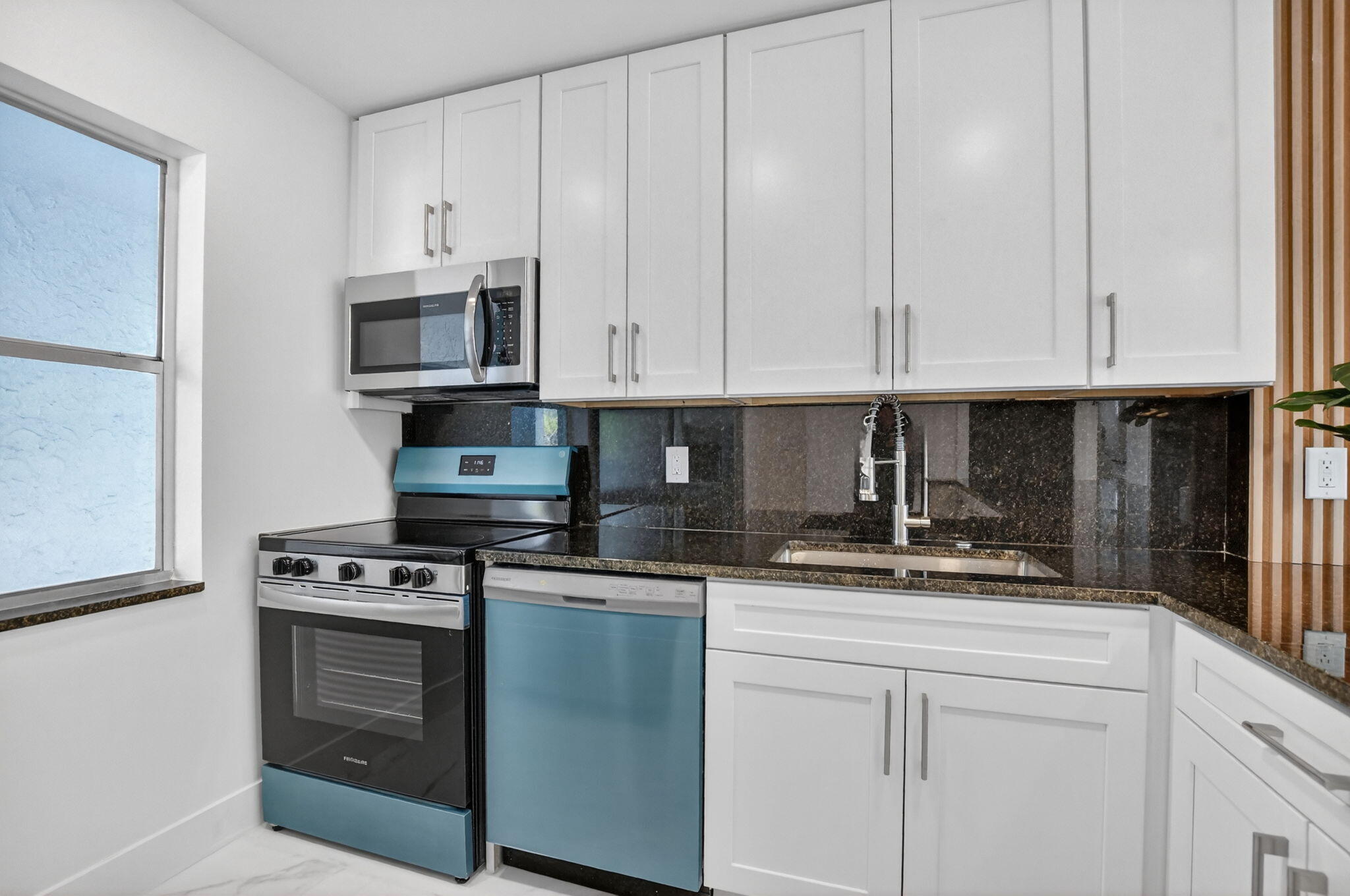 SANDALFOOT SOUTH ONE CONDO PT OF LTS 12, 33 AND 34 - Residential