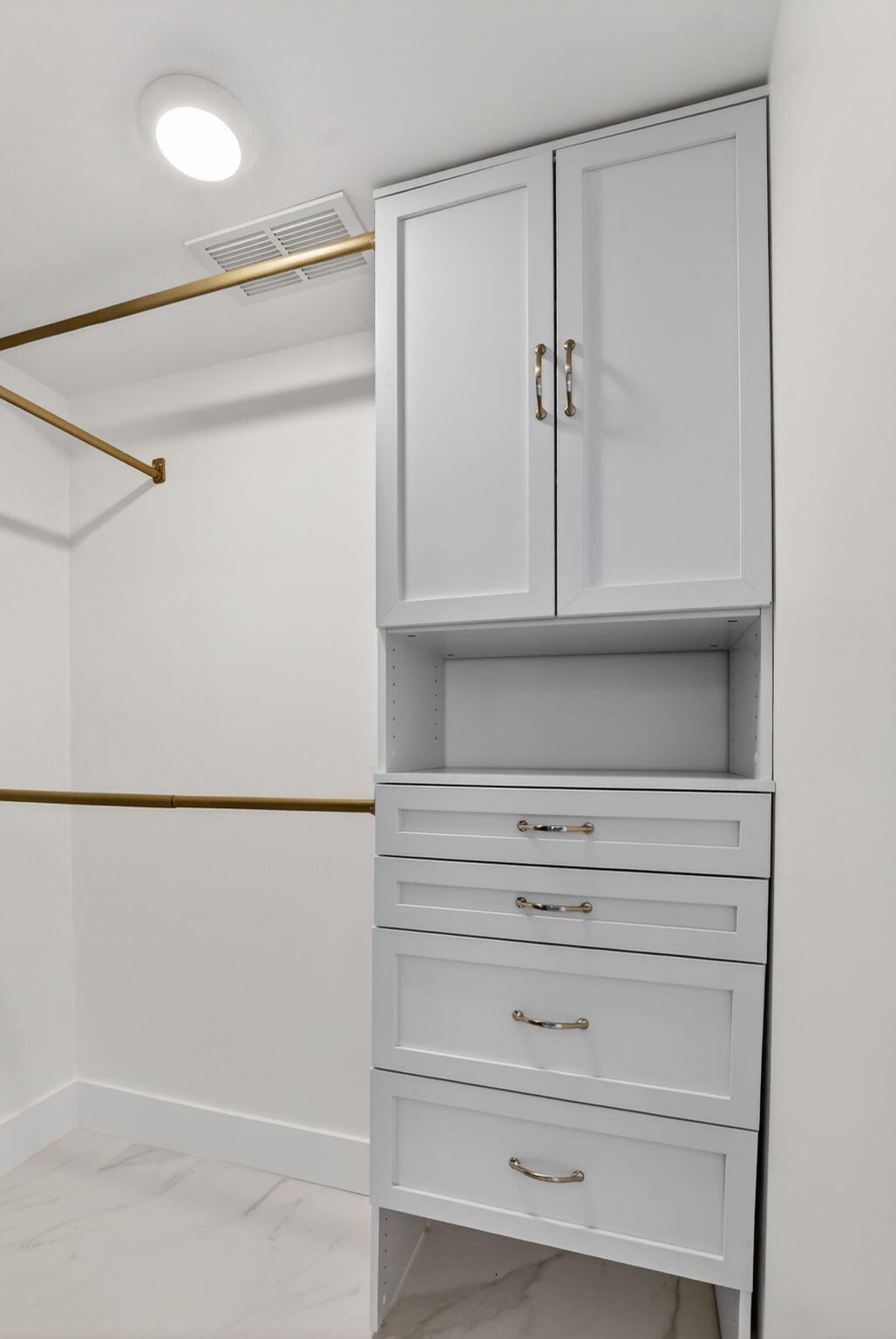 SANDALFOOT SOUTH ONE CONDO PT OF LTS 12, 33 AND 34 - Residential