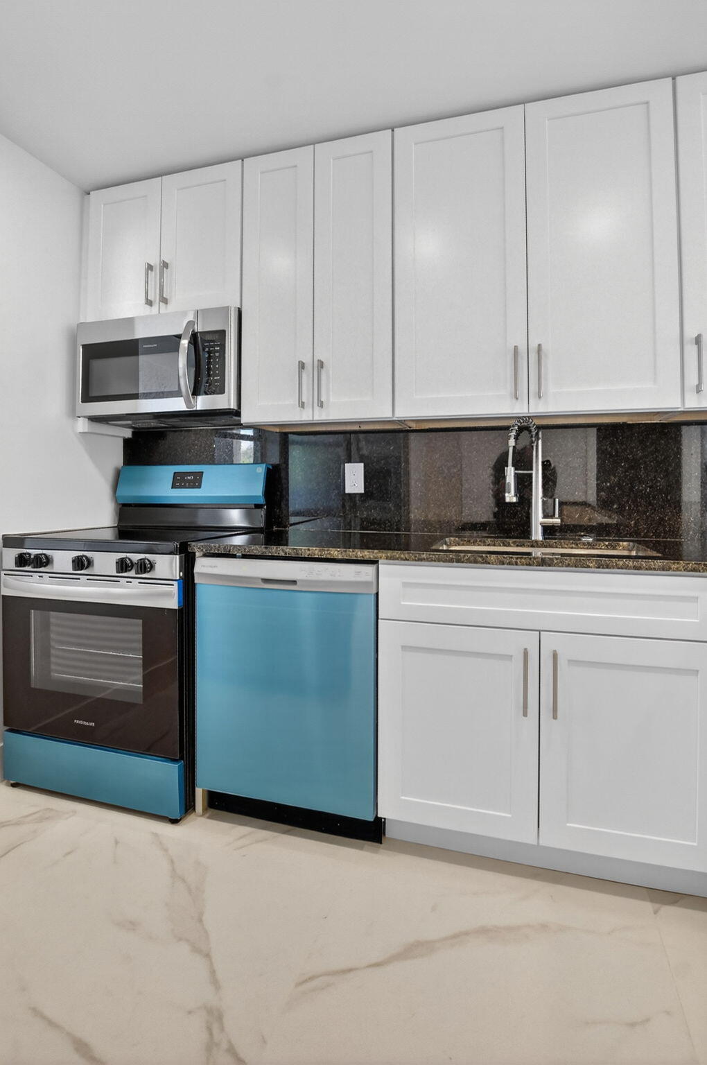 SANDALFOOT SOUTH ONE CONDO PT OF LTS 12, 33 AND 34 - Residential