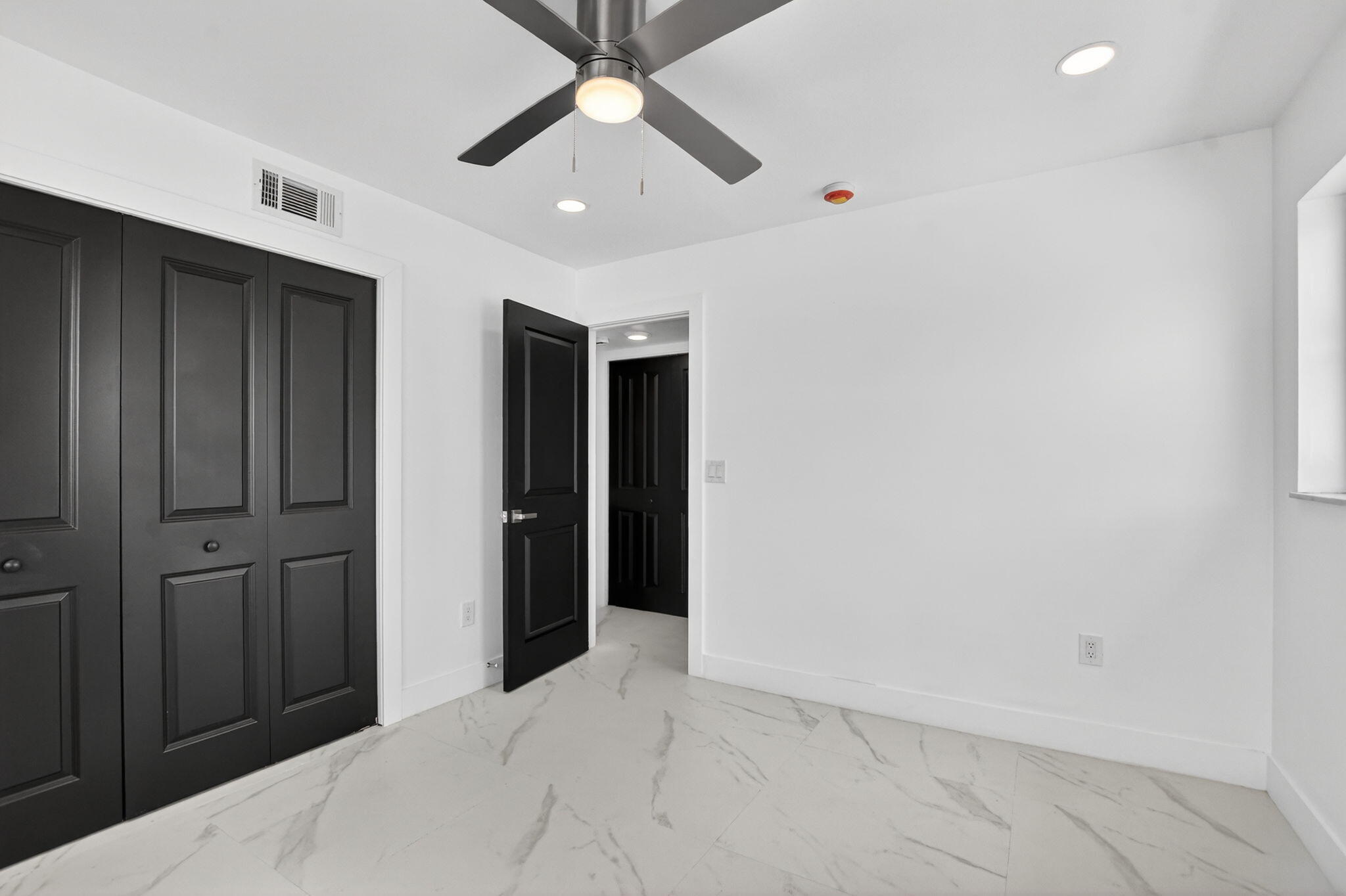 SANDALFOOT SOUTH ONE CONDO PT OF LTS 12, 33 AND 34 - Residential