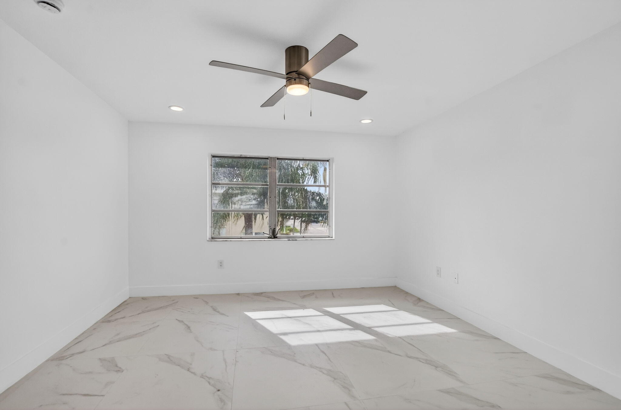 SANDALFOOT SOUTH ONE CONDO PT OF LTS 12, 33 AND 34 - Residential