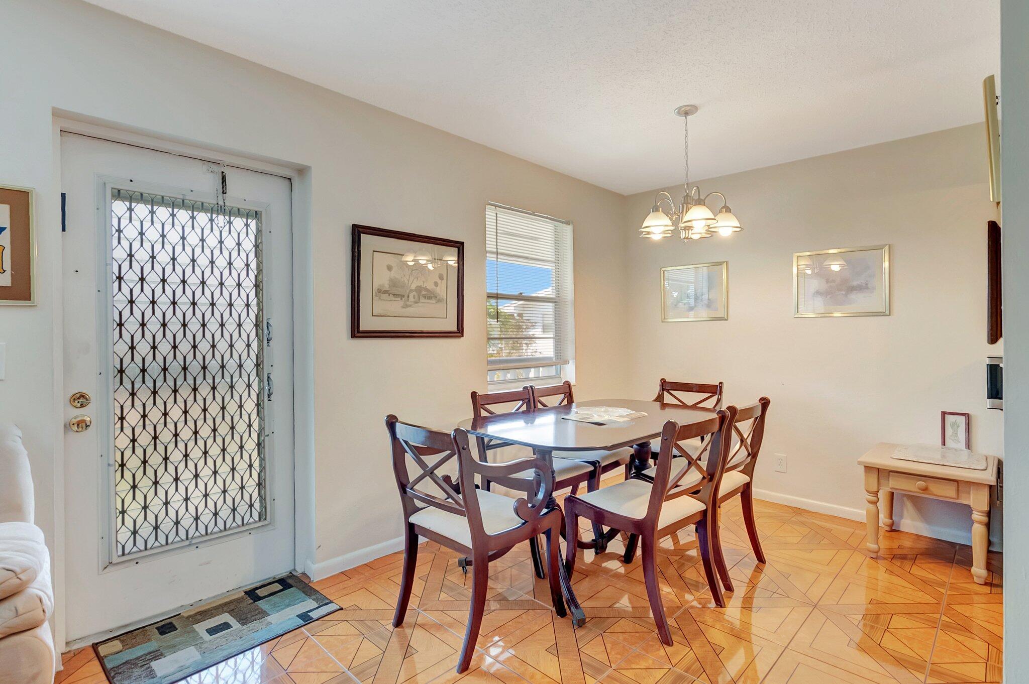 302 Markham N