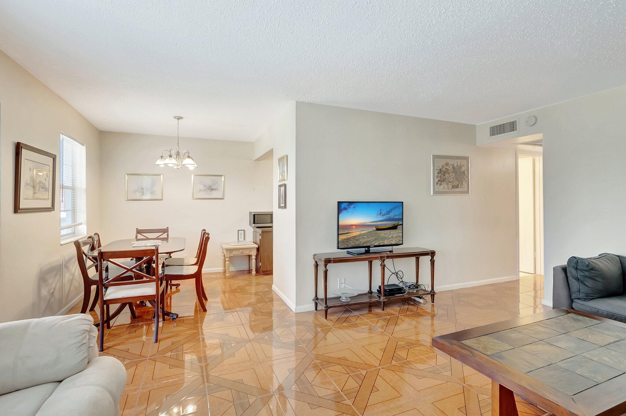 302 Markham N