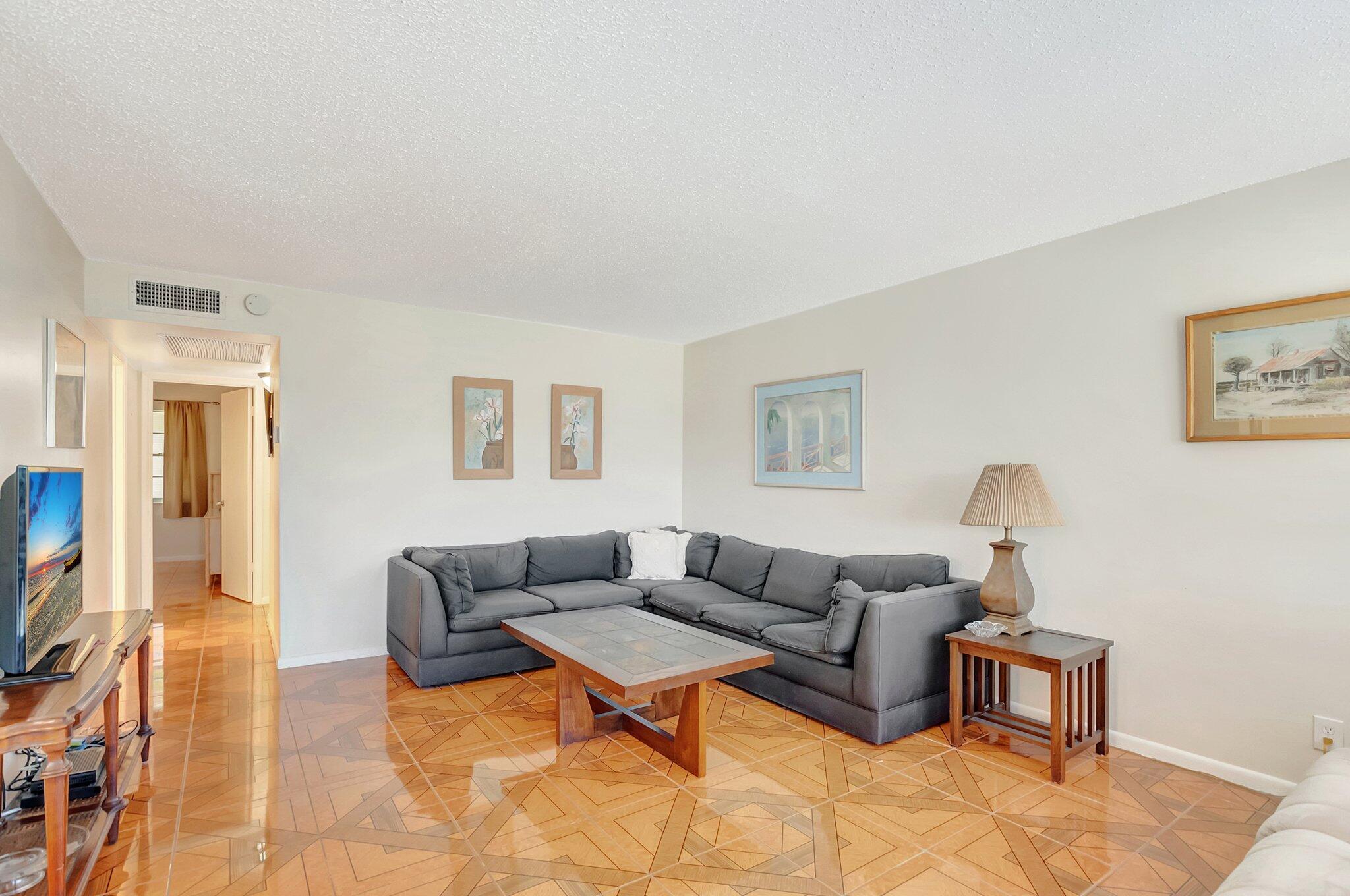 302 Markham N