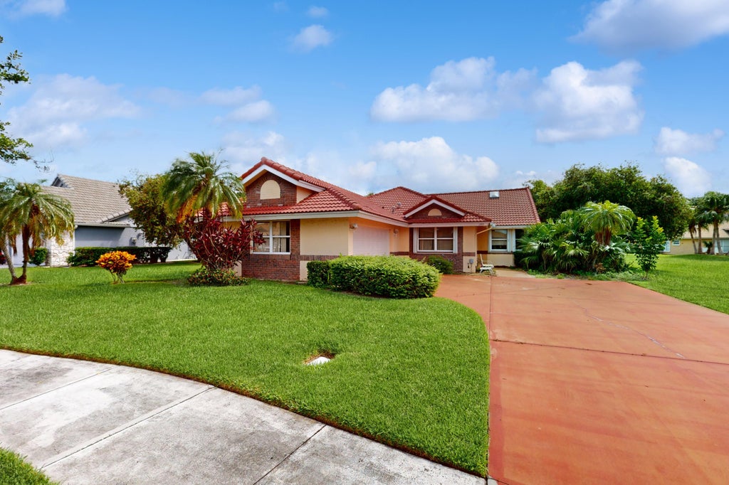 Photo of 1305 Sandalwood Cove, Port Saint Lucie, FL 34986 (MLS # R11006765)