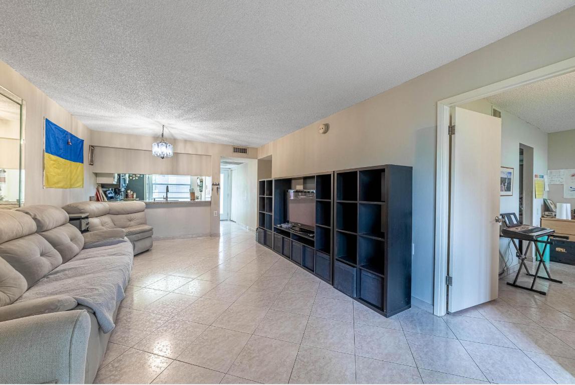 NASSAU VILLAGE WYNMOOR CONDO - Residential