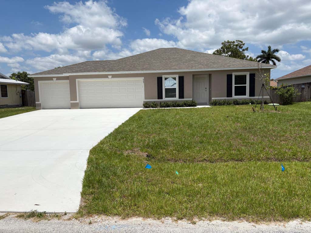 Photo of 565 SW Fairview Avenue, Port Saint Lucie, FL 34983 (MLS # R11093395)