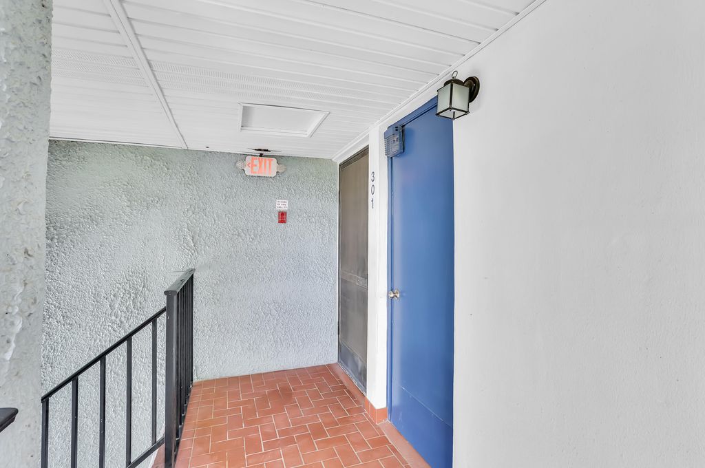 Photo of 4290 Deste Court #301, Lake Worth, FL 33467 (MLS # B26026033)