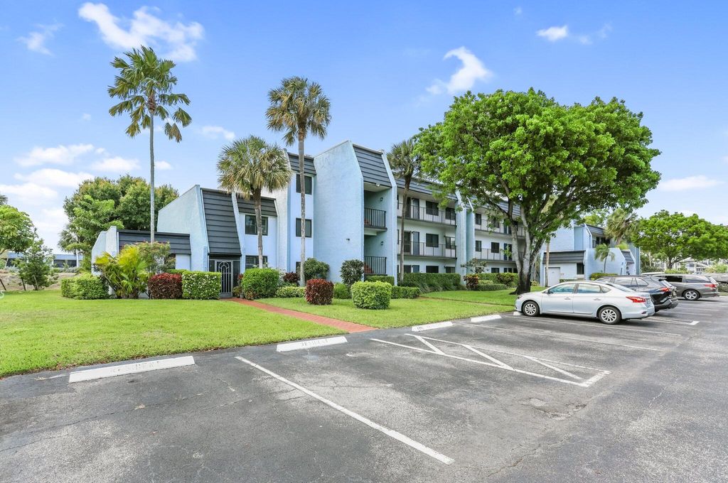 Photo of 4290 Deste Court #301, Lake Worth, FL 33467 (MLS # B26026033)