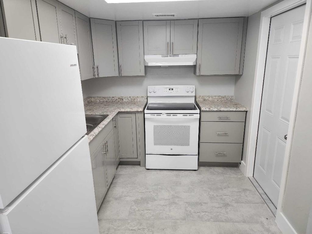 SILVER PALMS CONDO - Residential Lease