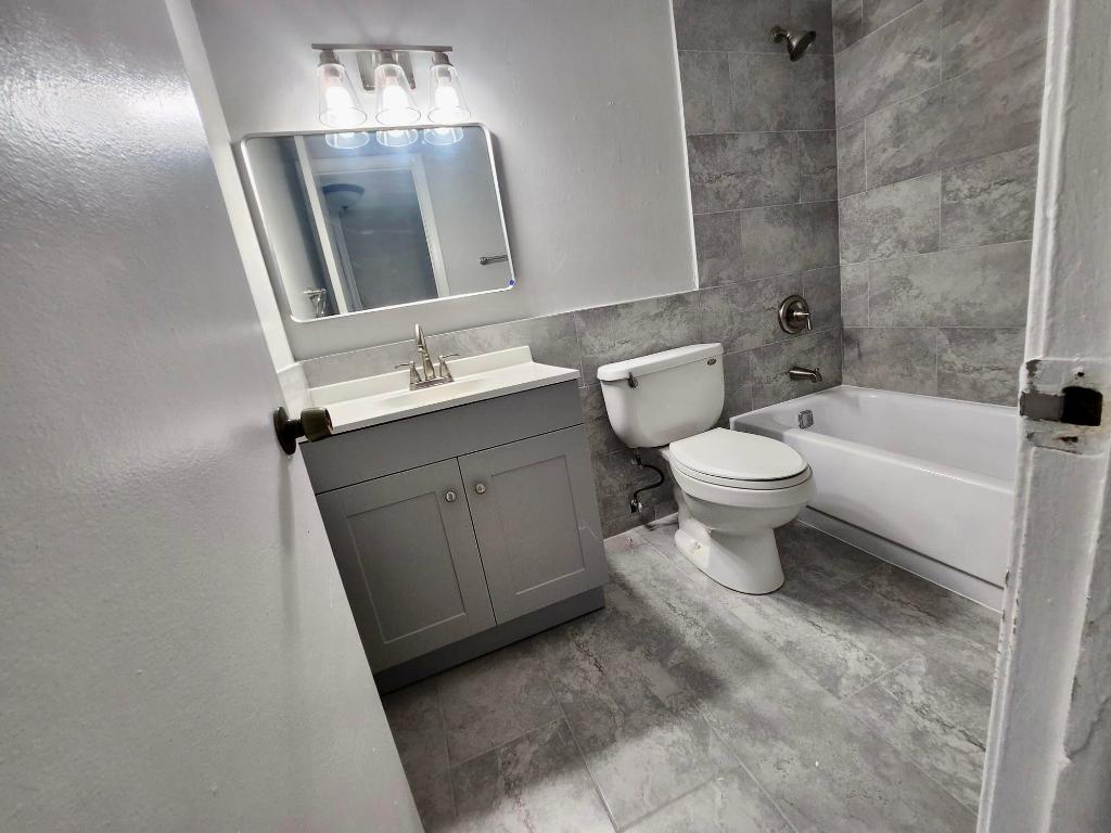 SILVER PALMS CONDO - Residential Lease