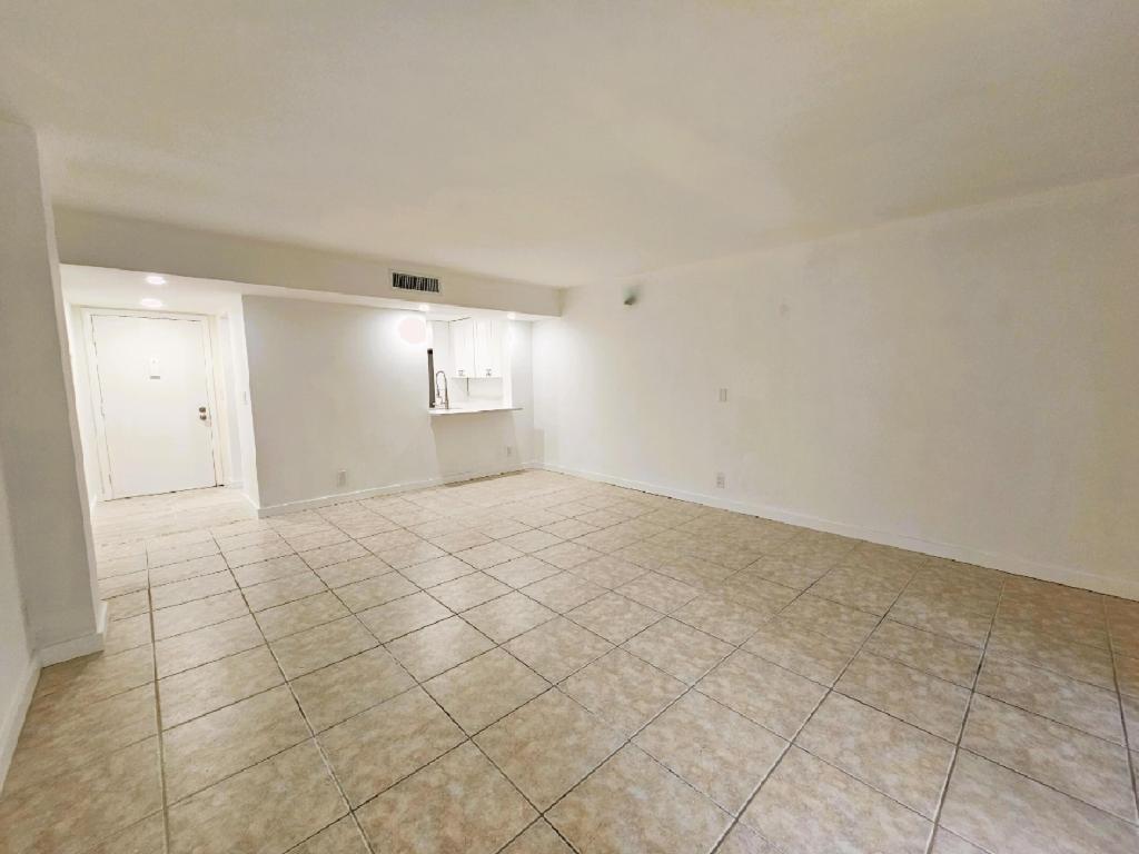 5220 Las Verdes Circle 317