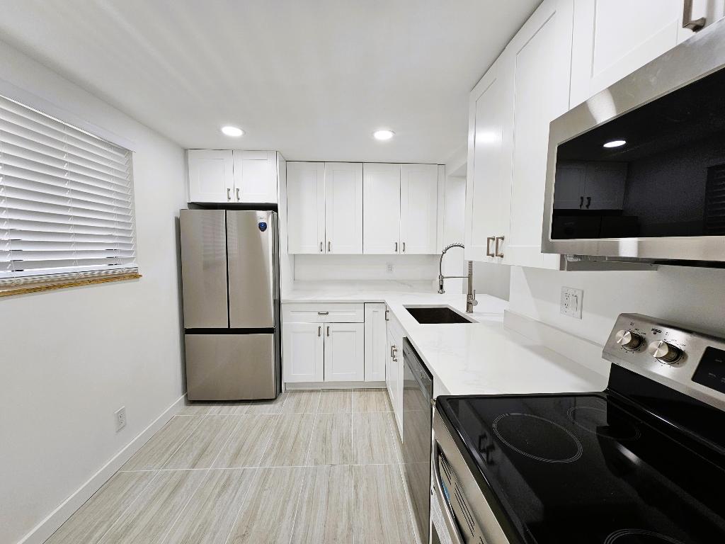 5220 Las Verdes Circle 317