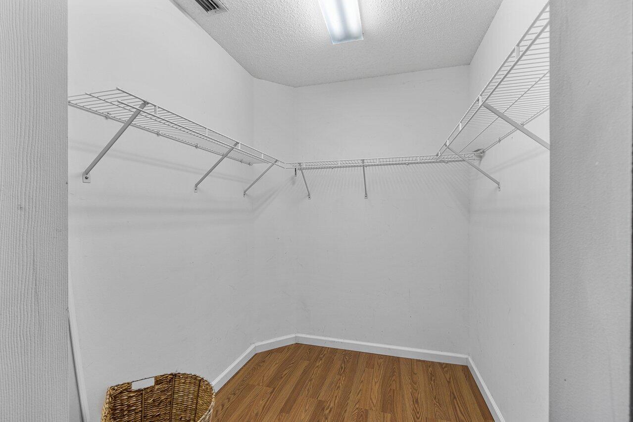 LAKESHORE NORTH - Residential Lease