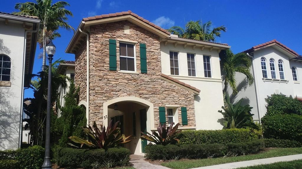 Photo of 37 Stoney Drive, Palm Beach Gardens, FL 33410 (MLS # R10783493)