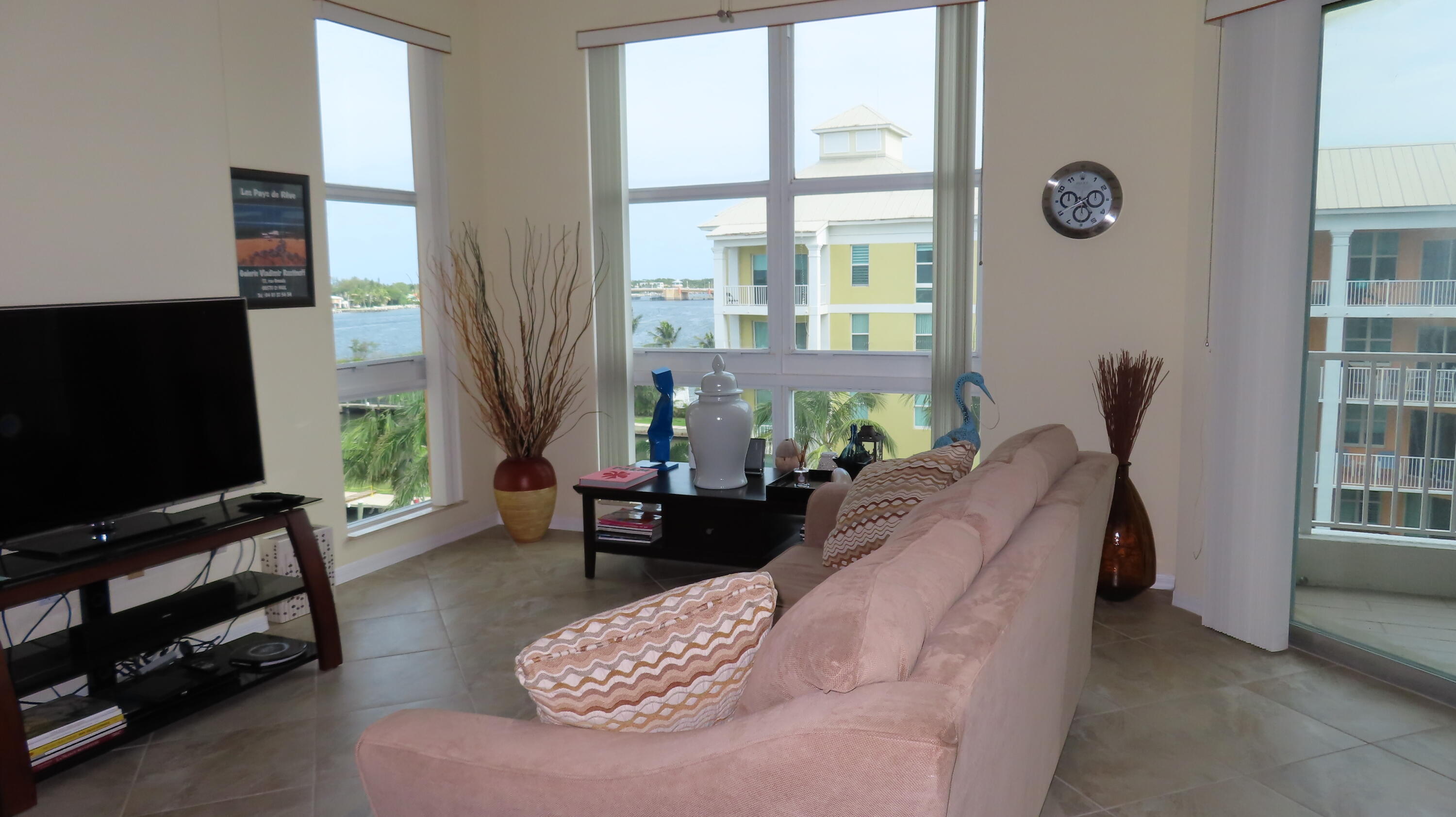 806 E WINDWARD Way 604
