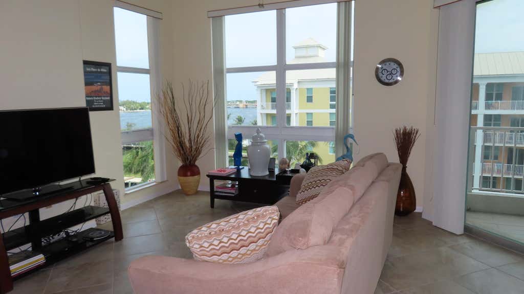 Photo of 806 E WINDWARD Way #604, Lantana, FL 33462 (MLS # B26067210)