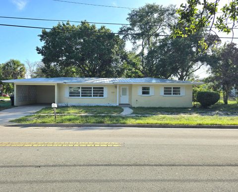 Photo of 580 Wendell Road, Fort Pierce, FL 34950 (MLS # B26042611)