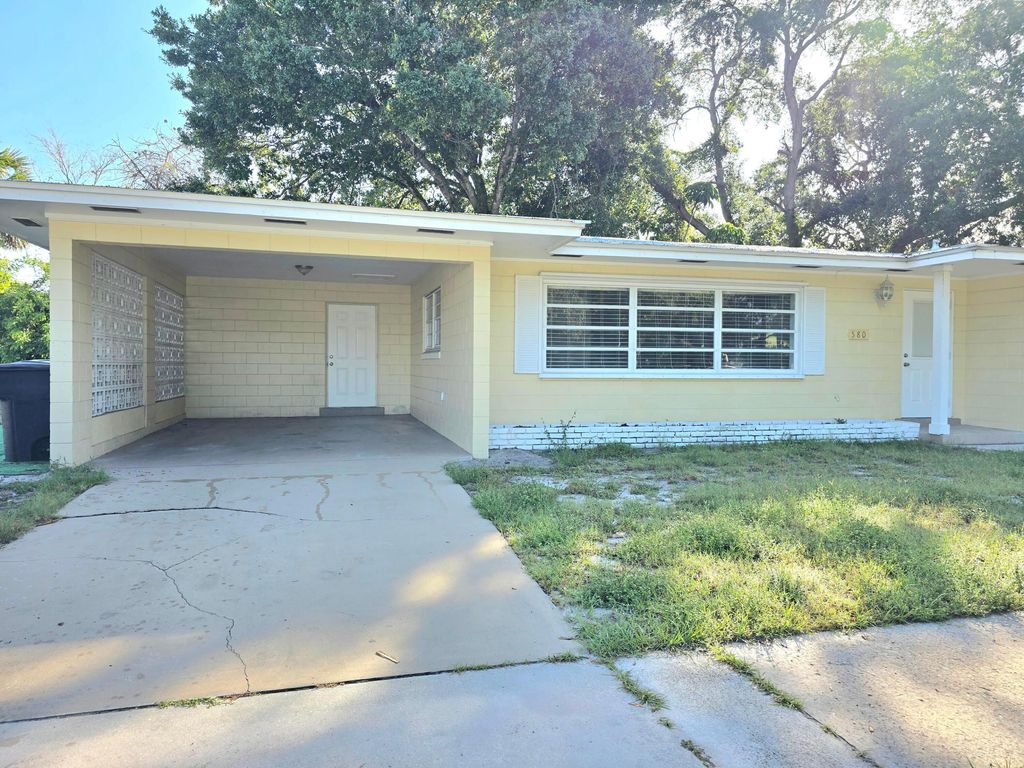 Photo of 580 Wendell Road, Fort Pierce, FL 34950 (MLS # B26042611)