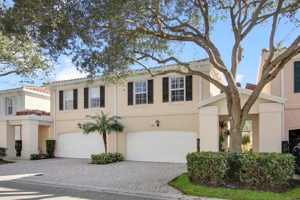 Photo of 68 Live Oak Circle, Tequesta, FL 33469 (MLS # R10864060)