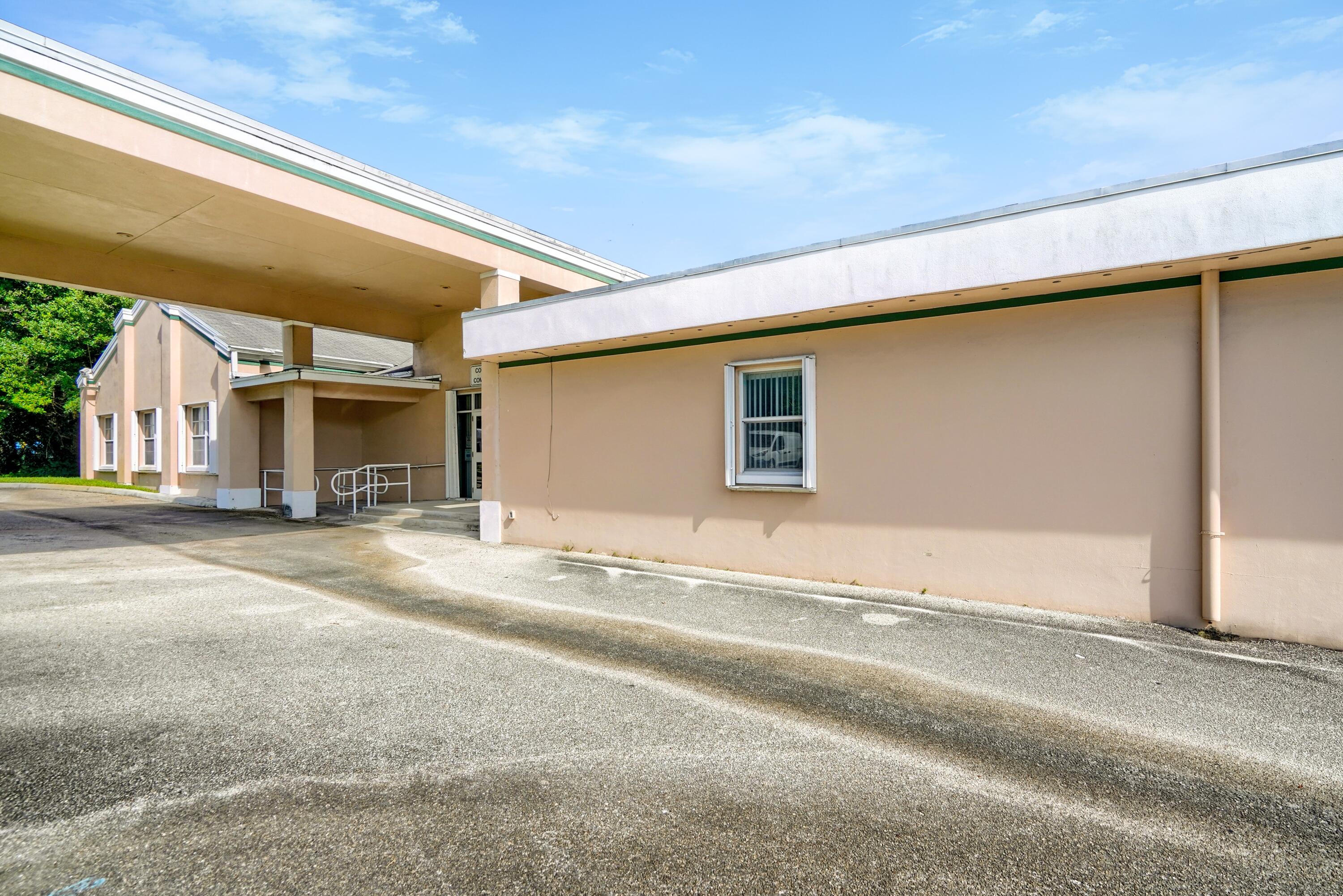 1505 Orange Avenue, Fort Pierce, FL, 6814/$2,250,000 3 1505 Orange Avenue