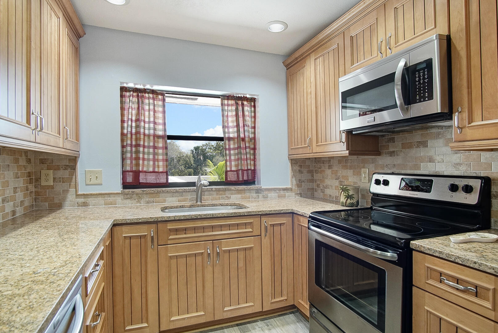 HANSONS LANDING CONDO - Residential